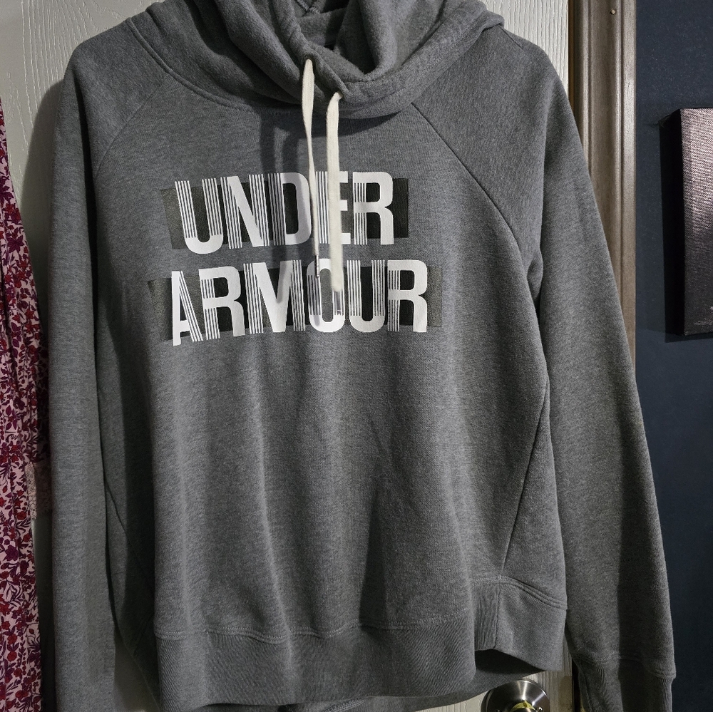 Under Armour Charcoal Pullover HoodieUnder Armour Sweatshirt Womens Medium Gray
